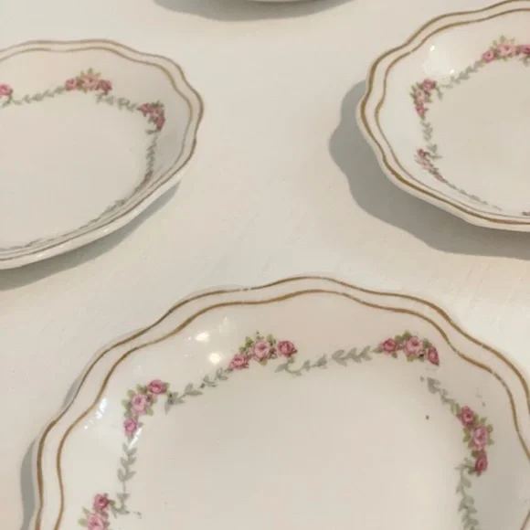Mini antique, floral china plates - Picture 4 of 6